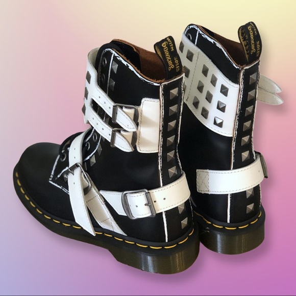 Dr. Martens 1490 Joska Stud Black Leather Lace Up Boots Women US Size 7 NIB - Picture 5 of 10